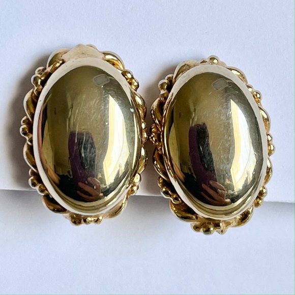 Vintage Oval Victorian Clip On Earrings Gold Plated 70's Smooth Finish Estate - Picture 2 of 13